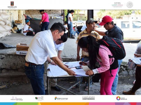 SNE Morelos entrega apoyos a jornaleros agrícolas con salida a Sonora al corte de uva