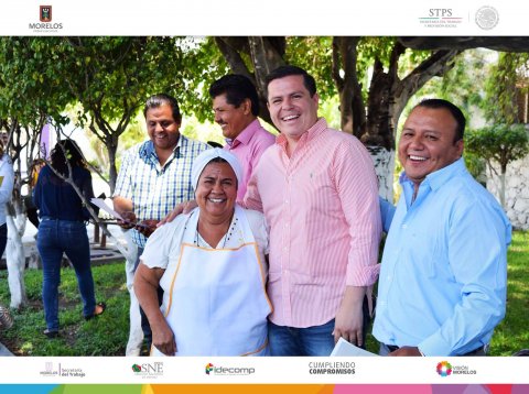 Entrega de constancias y apoyos a 25 beneficiarias en ICATMOR Puente de Ixlta